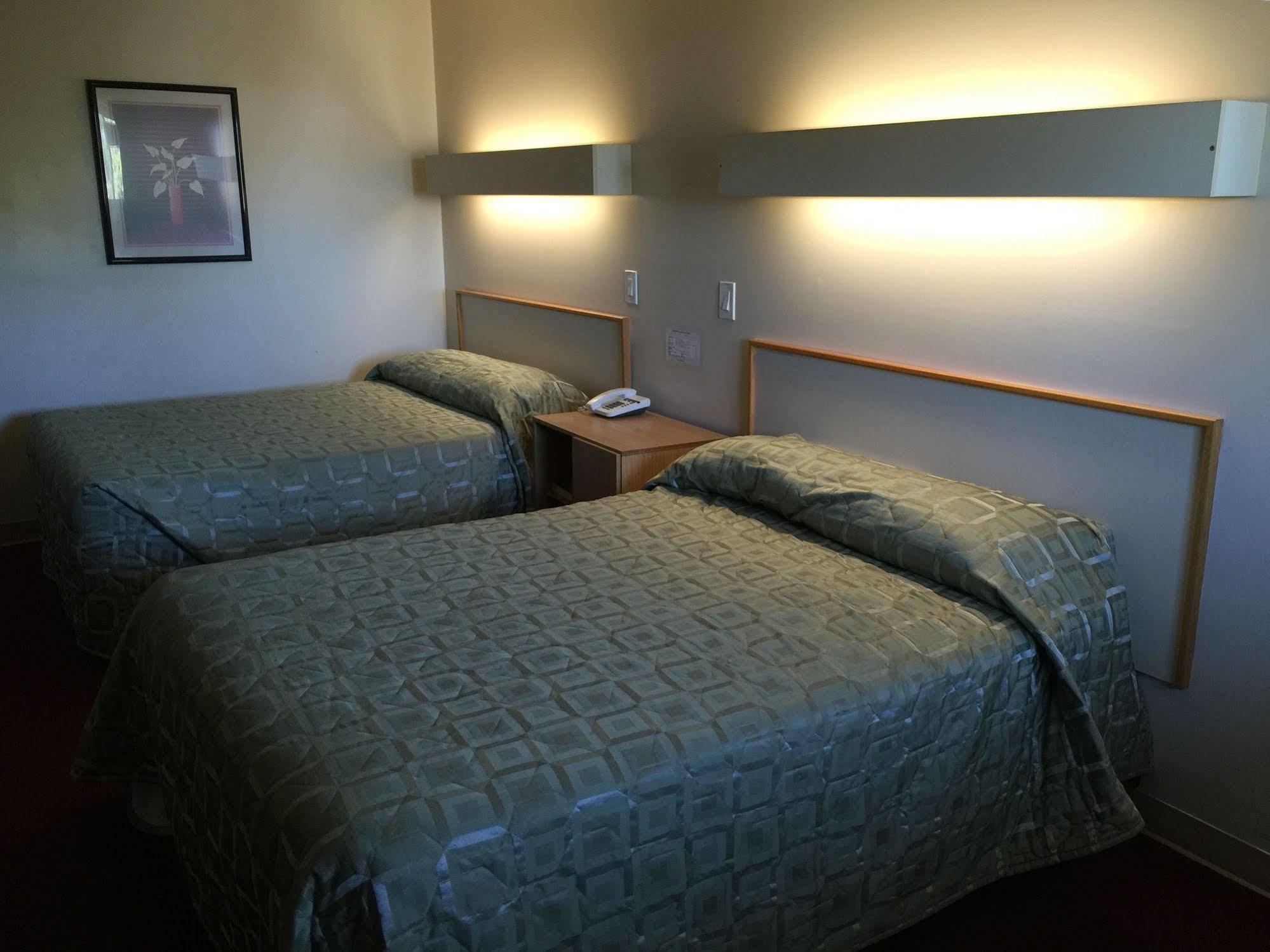 Voyageur Motel Thunder Bay Exterior photo