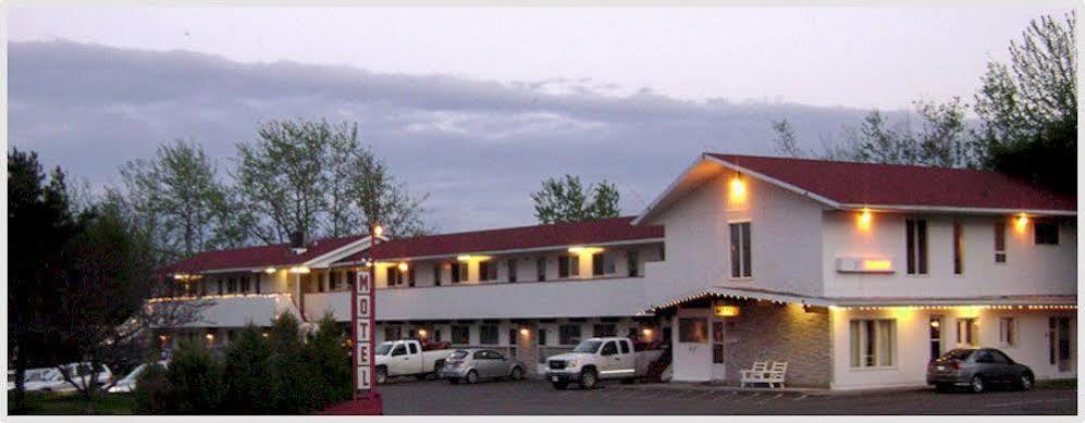 Voyageur Motel Thunder Bay Exterior photo