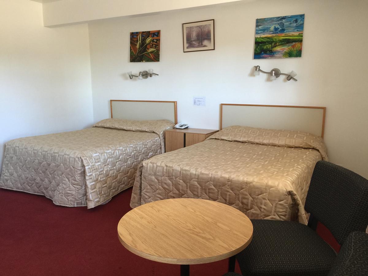 Voyageur Motel Thunder Bay Exterior photo
