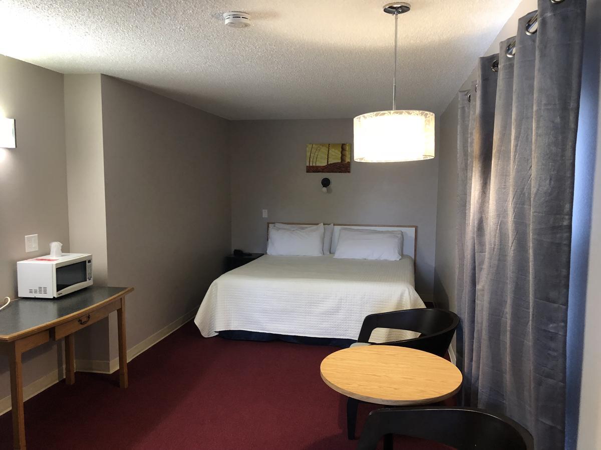 Voyageur Motel Thunder Bay Exterior photo