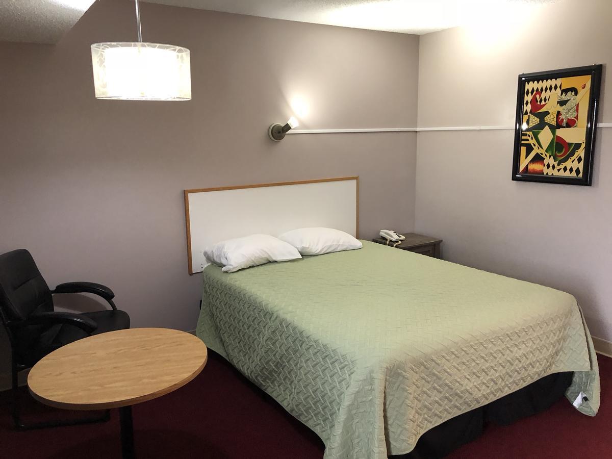 Voyageur Motel Thunder Bay Exterior photo